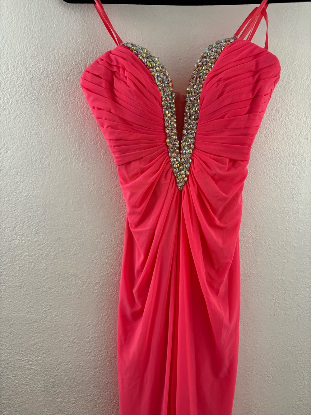 La Femme  bright coral-pink evening gown deep plunging sweetheart neckline 00 - Picture 2 of 7